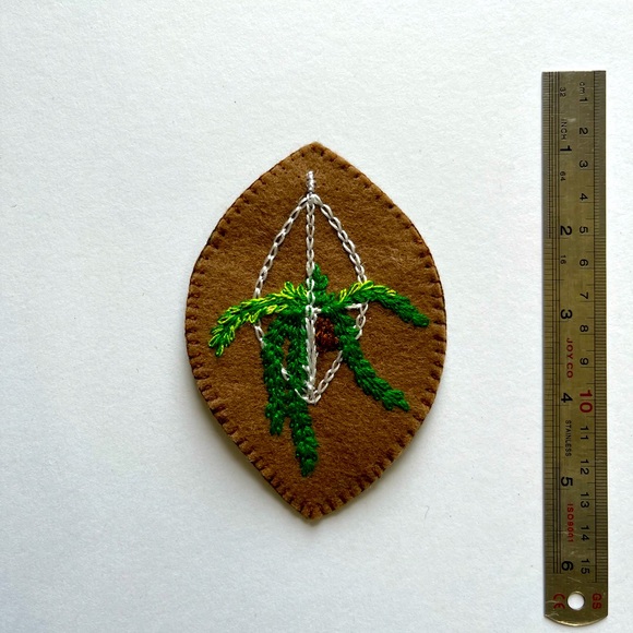 Handmade and embroidered felt coasters, set of 3 - Picture 3 of 4